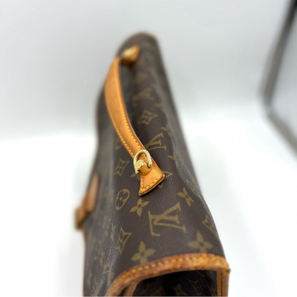 Louis Vuitton Beverly handbag. - Picture 5 of 8